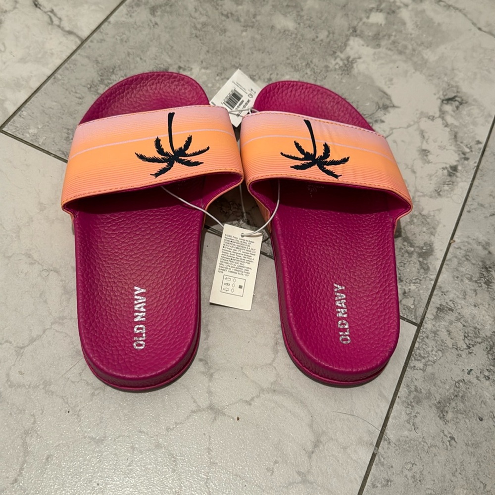 Old Navy Girls slides - Picture 2 of 3